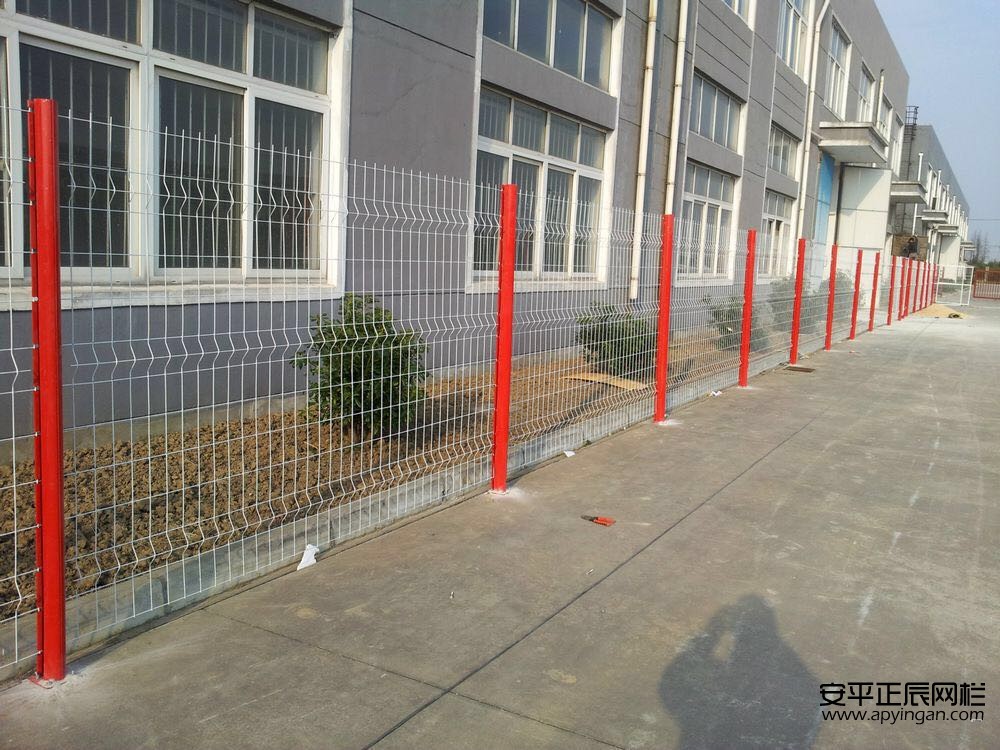 桃型柱護(hù)欄網(wǎng)