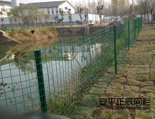 1米5高圍墻鐵絲網