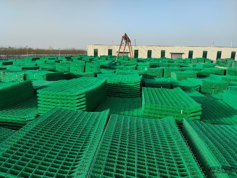 公路護欄網價格多少錢一米