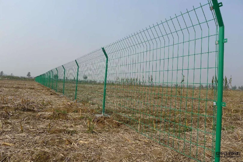 光伏圍欄價(jià)格，光伏項(xiàng)目圍欄護(hù)欄