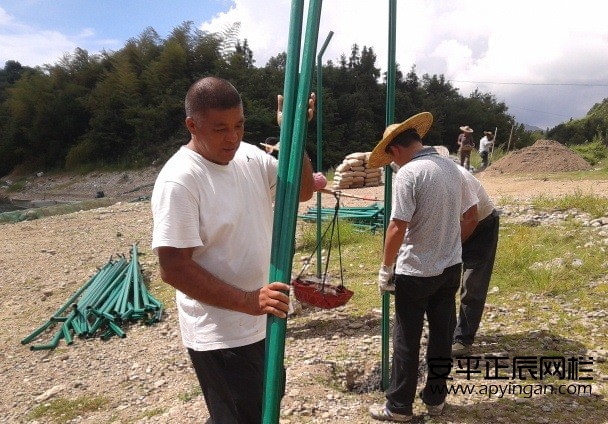 光伏鐵絲網護欄的施工安裝,光伏鐵網廠家