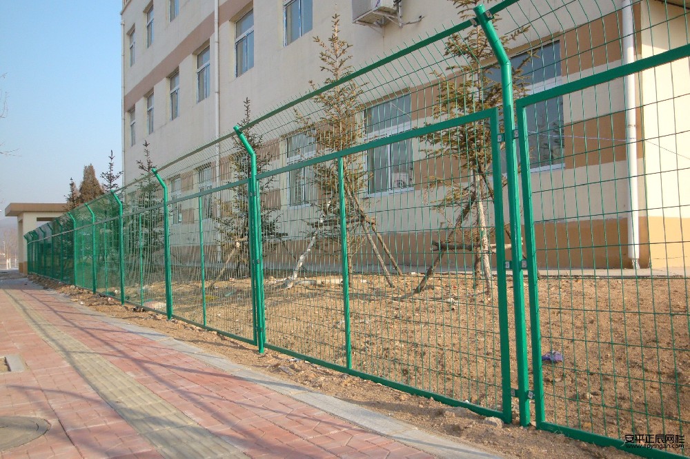 公路護(hù)欄網(wǎng)高速價(jià)格