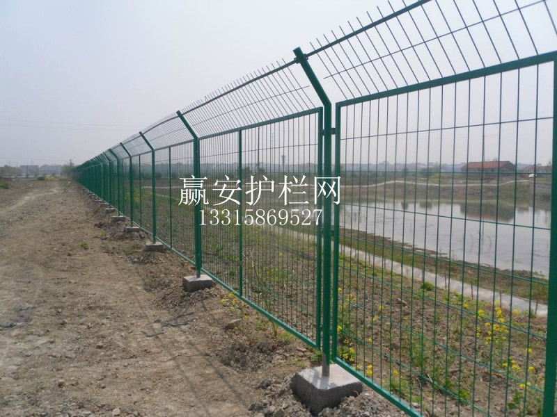 公路護(hù)欄網(wǎng)