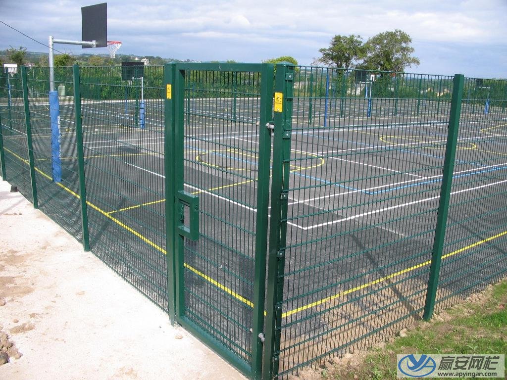 電焊網式體育場圍網 體育場圍網