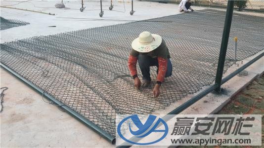 正在施工的體育場圍網 體育場綠色圍網