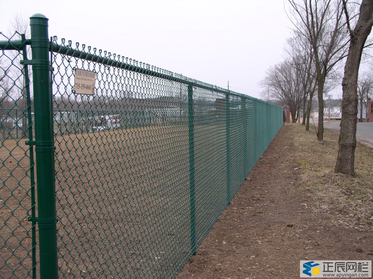 勾花網(wǎng)護(hù)欄圖片