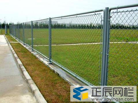 勾花網(wǎng)護(hù)欄圖片