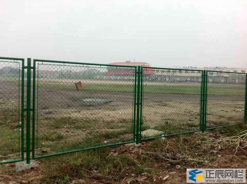 勾花網(wǎng)護(hù)欄圖片