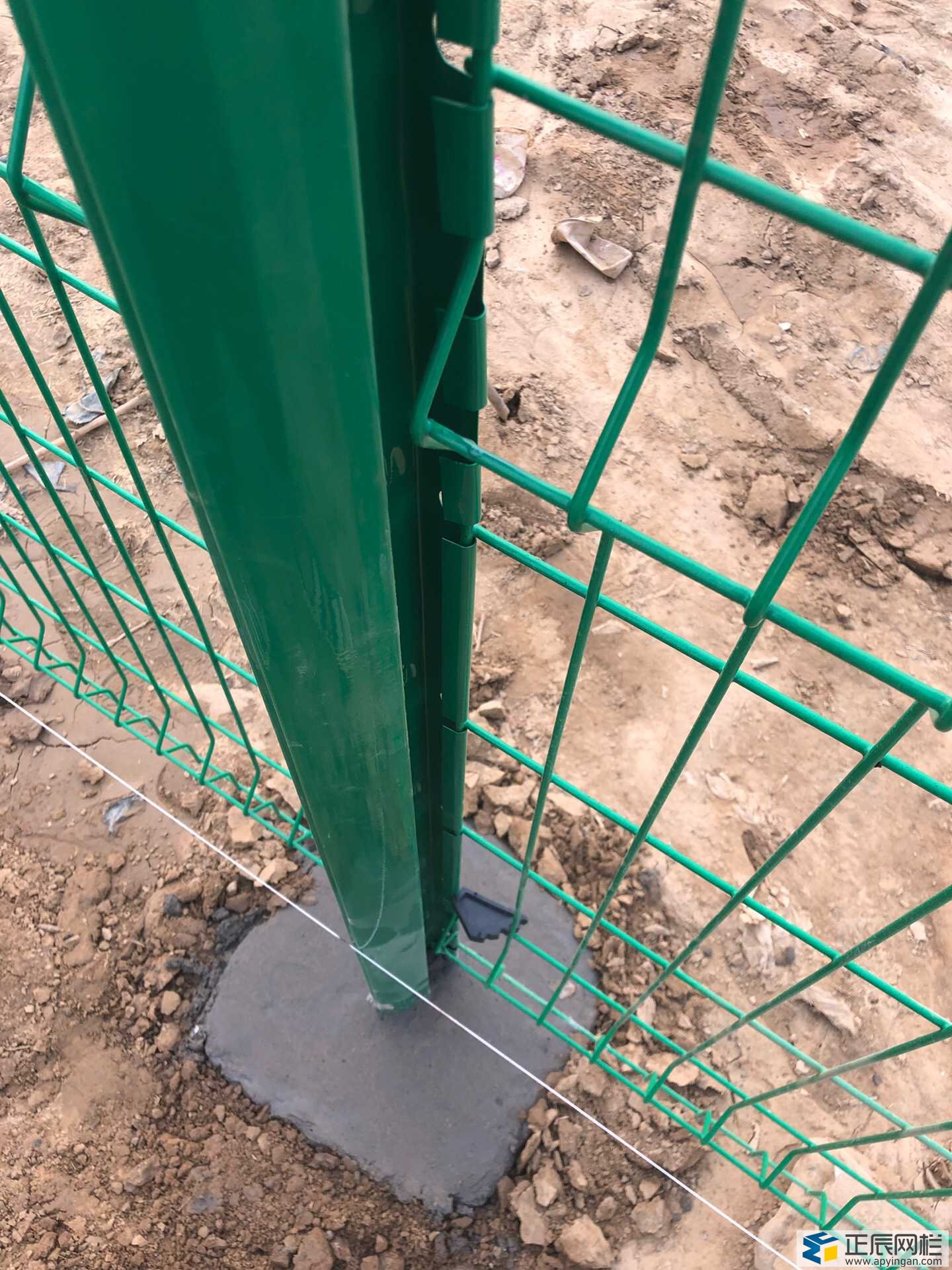 護(hù)欄網(wǎng)立柱預(yù)埋深度