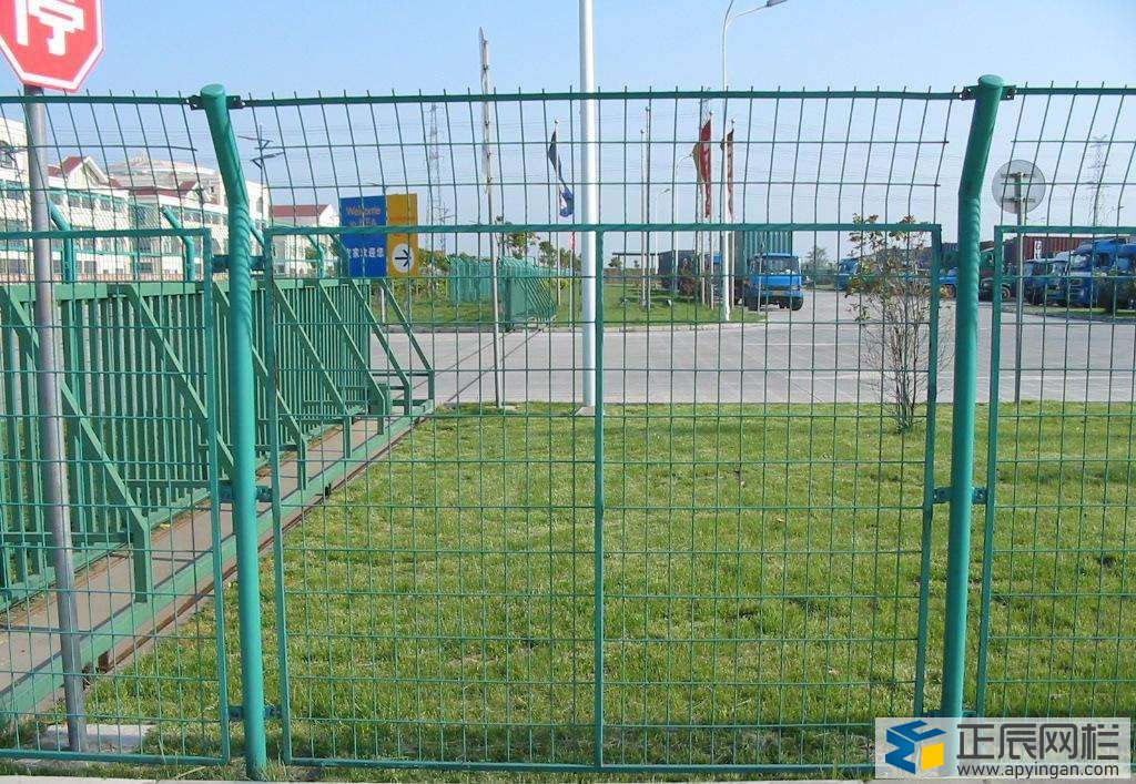 公路護(hù)欄網(wǎng)