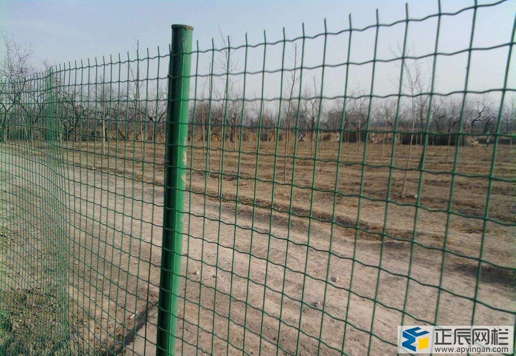 公路護欄網不僅僅用于公路的防護隔離