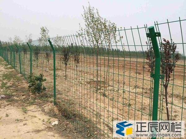 鐵絲網圍欄防護欄貼圖2